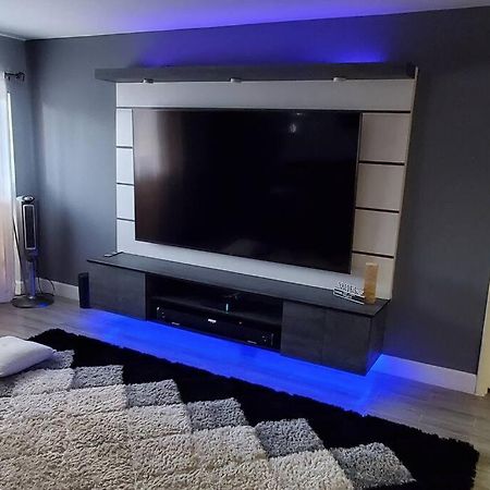 Fully Furnished, Beautiful, Spacious Two Bedroom Condo Лодергілл Екстер'єр фото